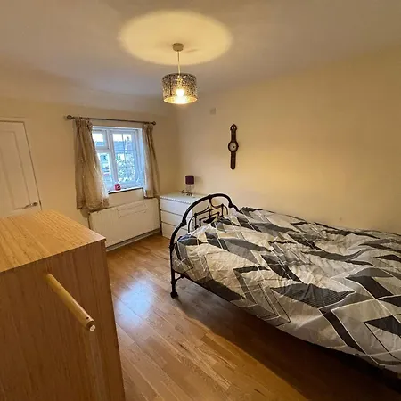 Cosy Shared Flat - Self Check-In, Free Street Parking Apartment Watford  Room photo