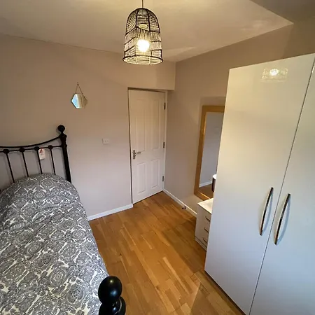 Cosy Shared Flat - Self Check-In, Free Street Parking Apartment Watford  Room photo