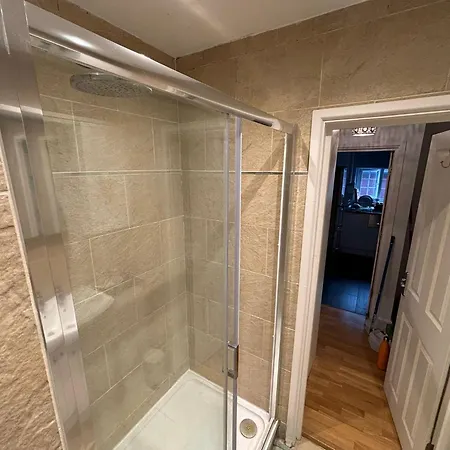 Cosy Shared Flat - Self Check-In, Free Street Parking Apartment Watford  Exterior photo