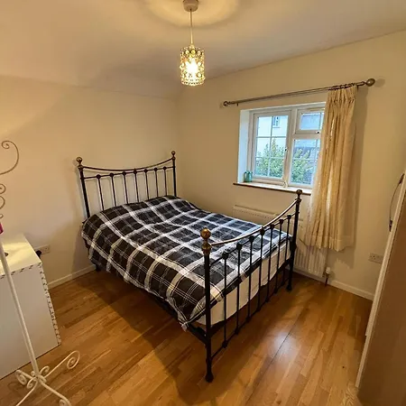 Cosy Shared Flat - Self Check-In, Free Street Parking Apartment Watford  Room photo