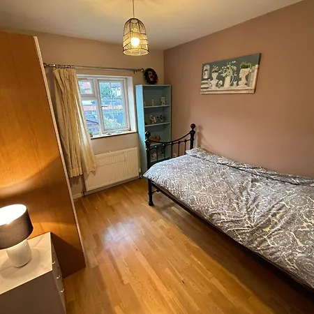 Cosy Shared Flat - Self Check-In, Free Street Parking Apartment Watford  Room photo