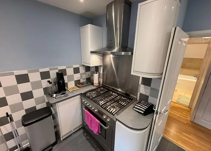 Cosy Shared Flat - Self Check-In, Free Street Parking