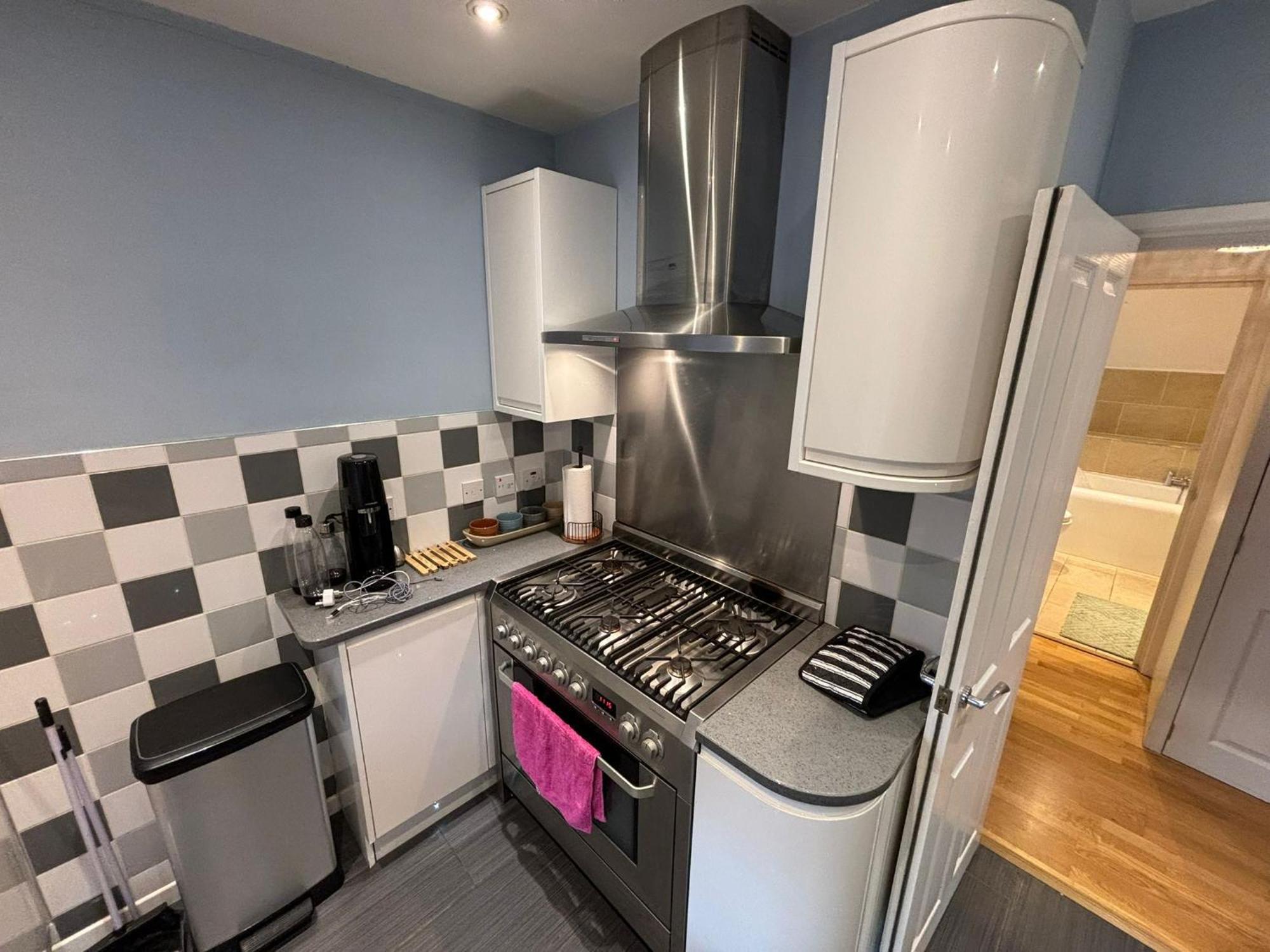 Cosy Shared Flat - Self Check-in, Free Street Parking