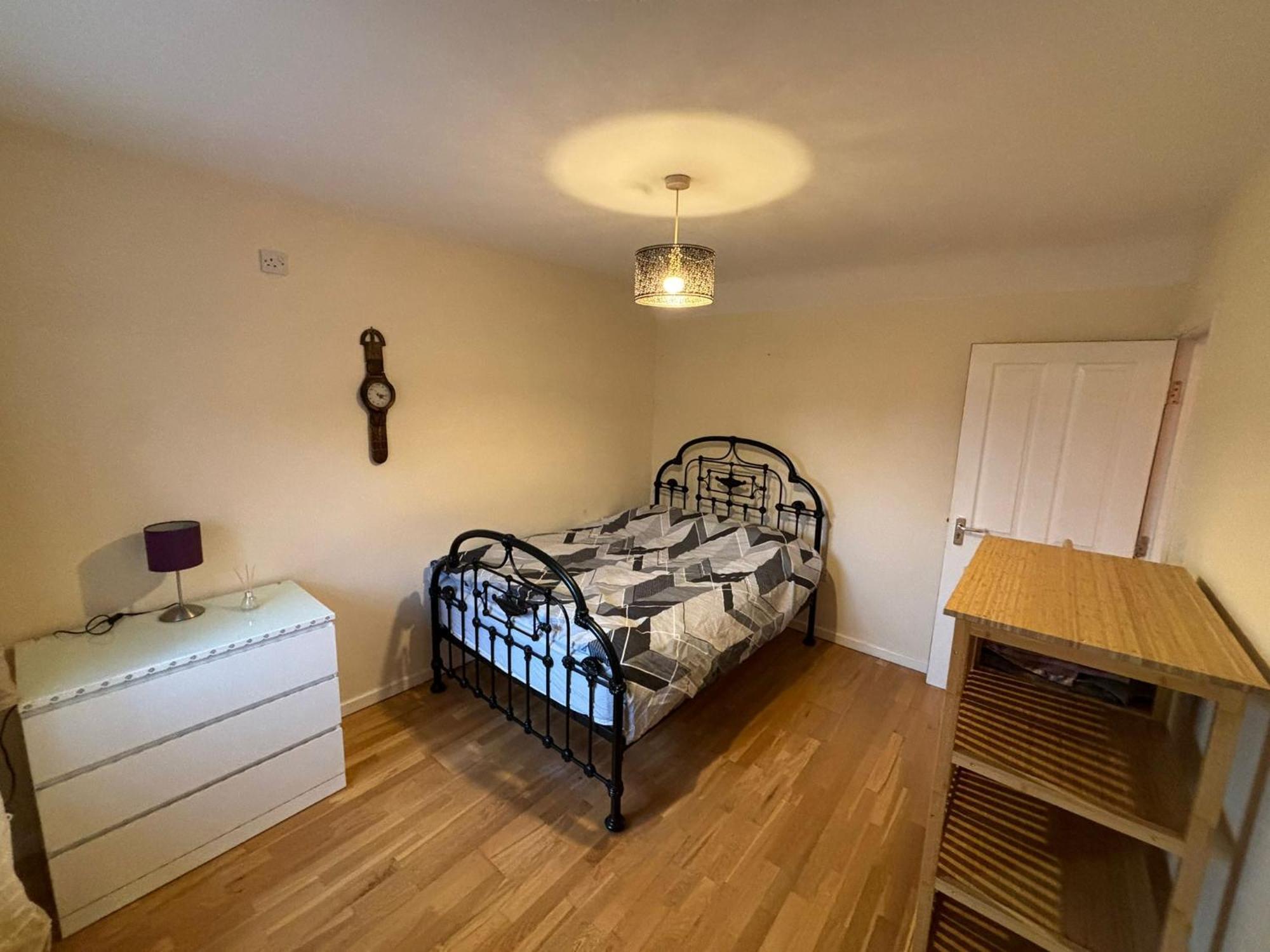 Cosy Shared Flat - Self Check-in, Free Street Parking *