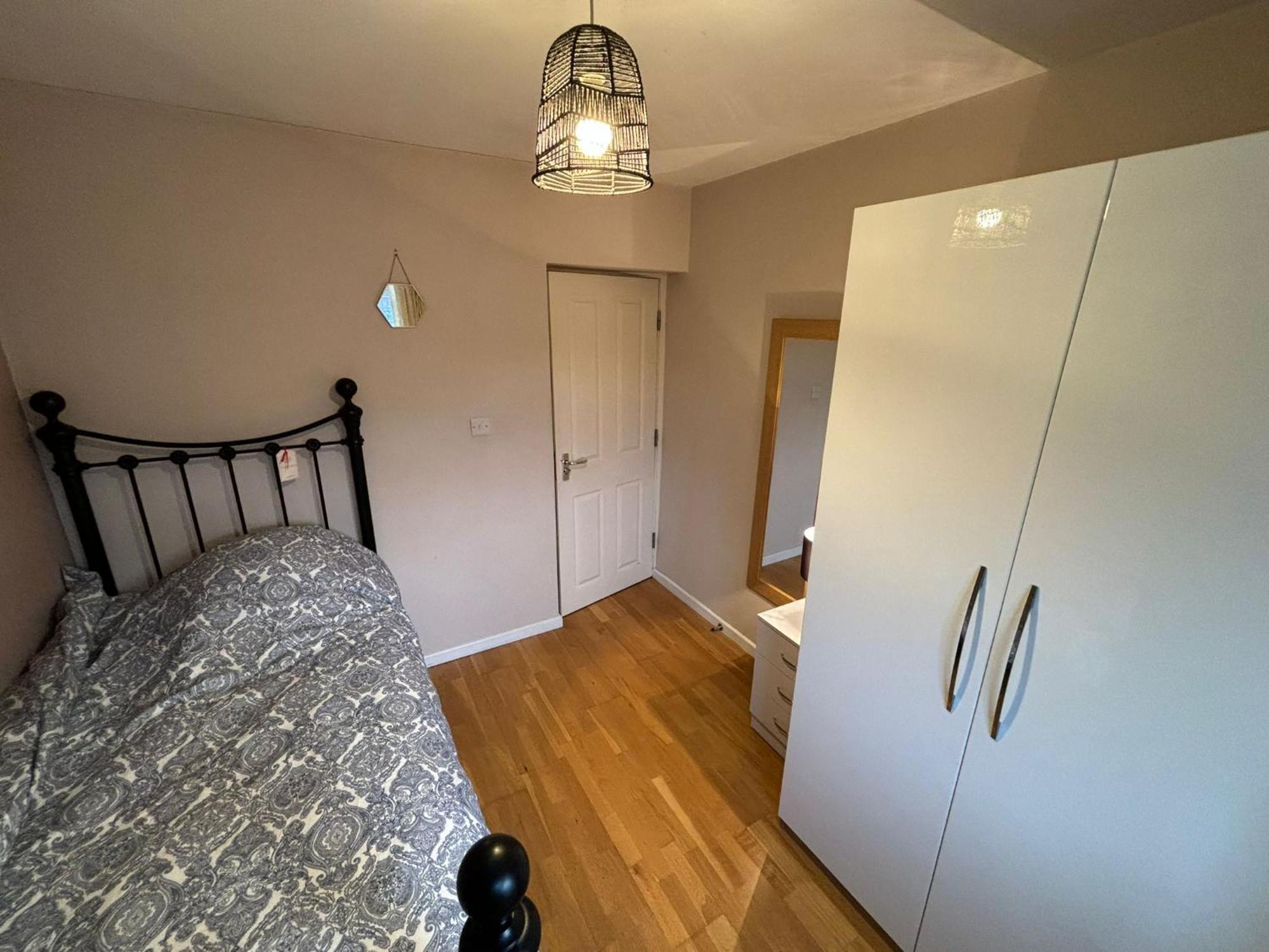 Cosy Shared Flat - Self Check-in, Free Street Parking Homestay Watford (Hertfordshire)